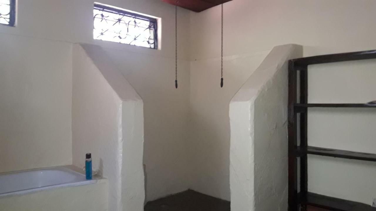 Kiloran Funzi House Bed & Breakfast Luaran gambar