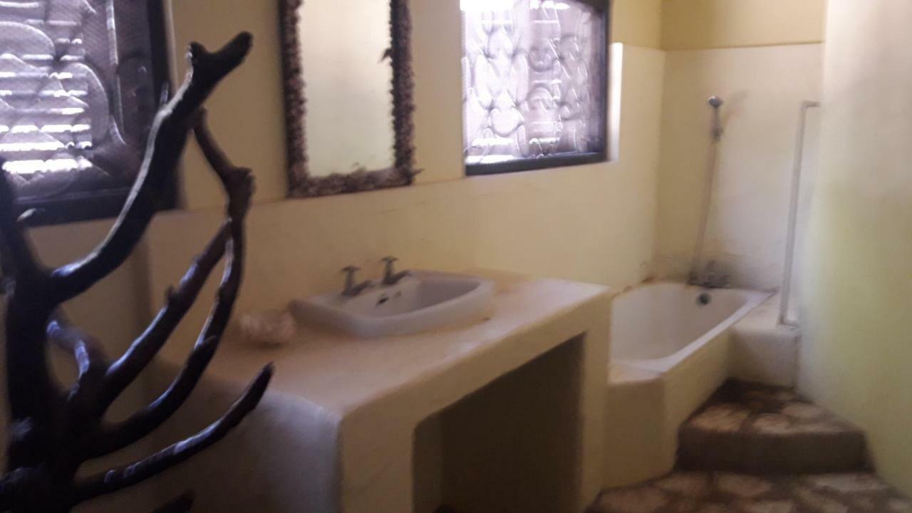 Kiloran Funzi House Bed & Breakfast Luaran gambar