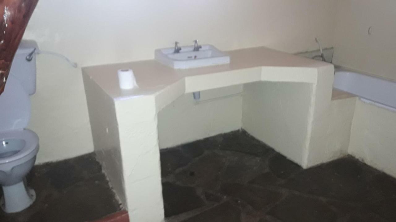 Kiloran Funzi House Bed & Breakfast Luaran gambar