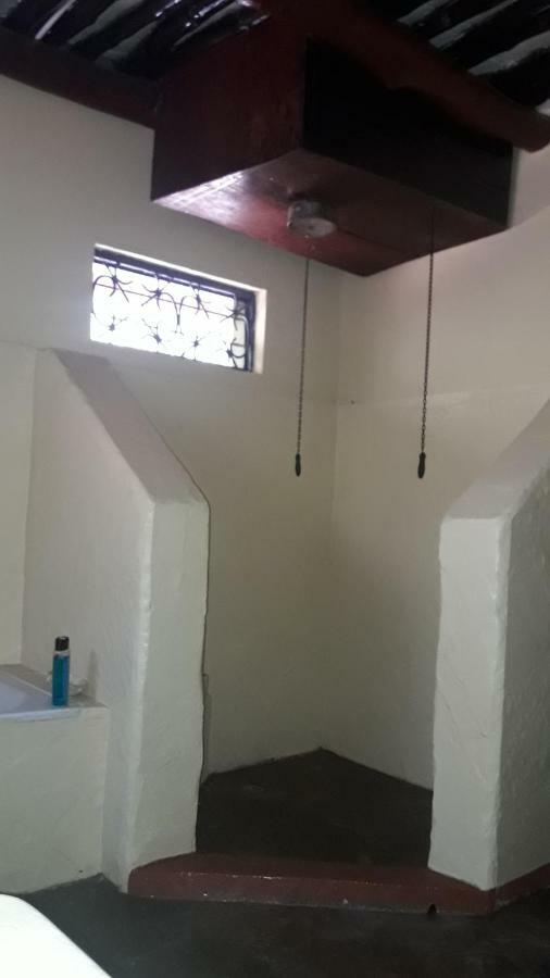 Kiloran Funzi House Bed & Breakfast Luaran gambar