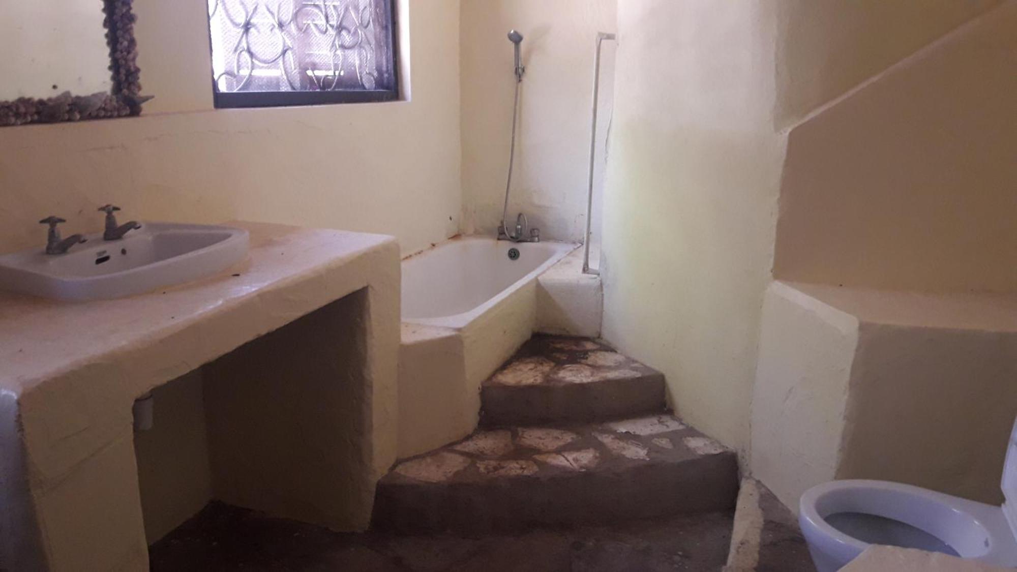 Kiloran Funzi House Bed & Breakfast Luaran gambar